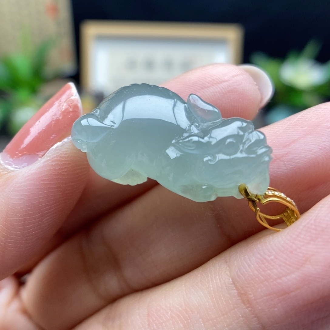 翡翠18K金镶嵌颈饰吊坠24