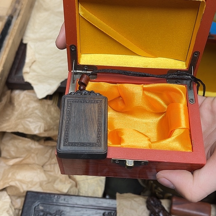 大叶紫檀（黑酸枝木类）