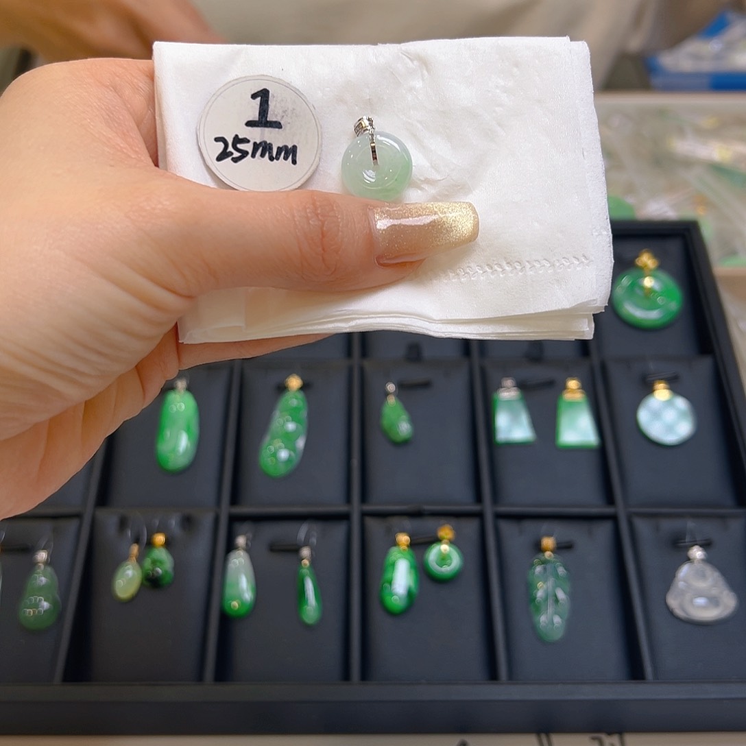 翡翠吊坠(不含链)18K金镶嵌翡翠