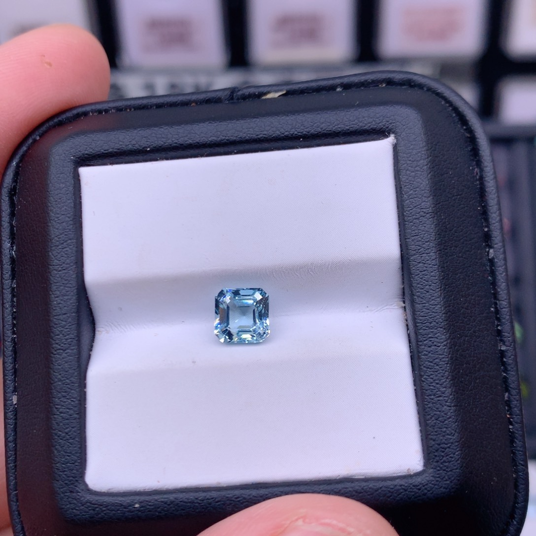 海蓝宝石裸石1.04克拉阿斯切