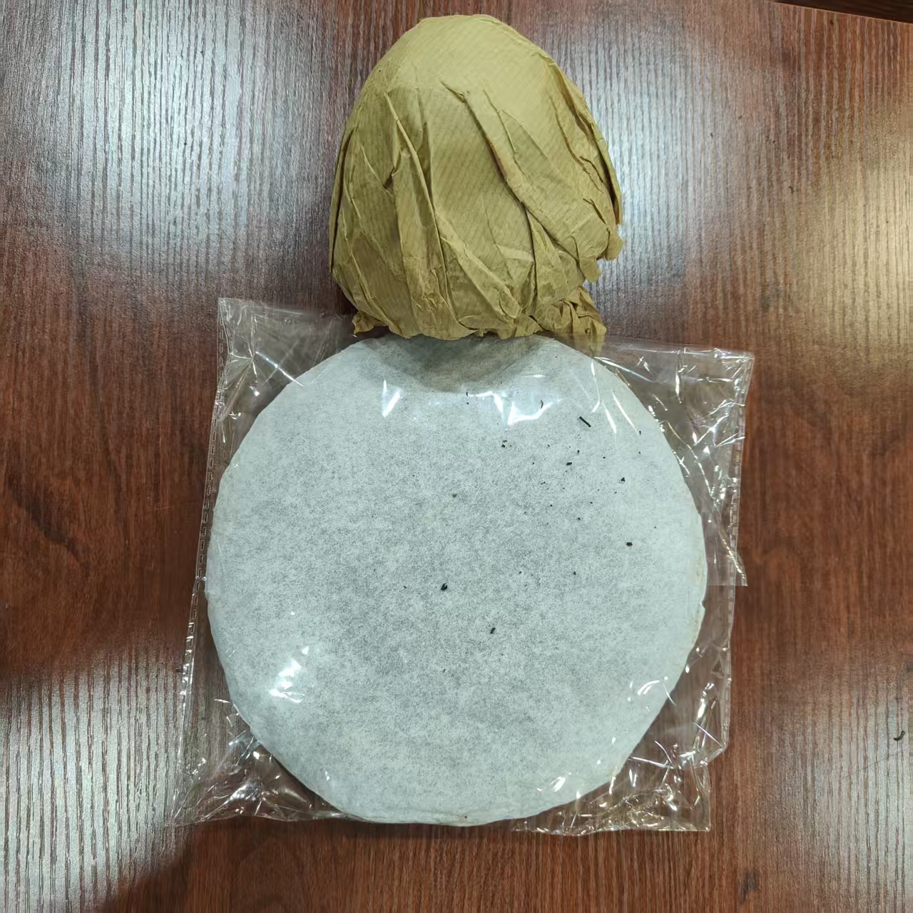 飞台（90班章沱,04年班章王) 各1个   生茶