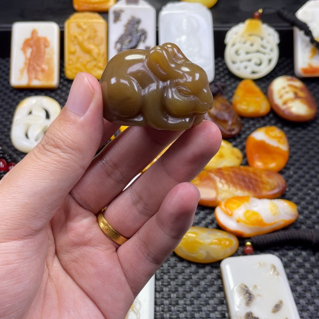 颈饰未镶嵌和田玉坤**张