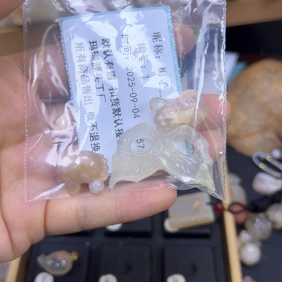 梅***姐颈饰未镶嵌石英质玉