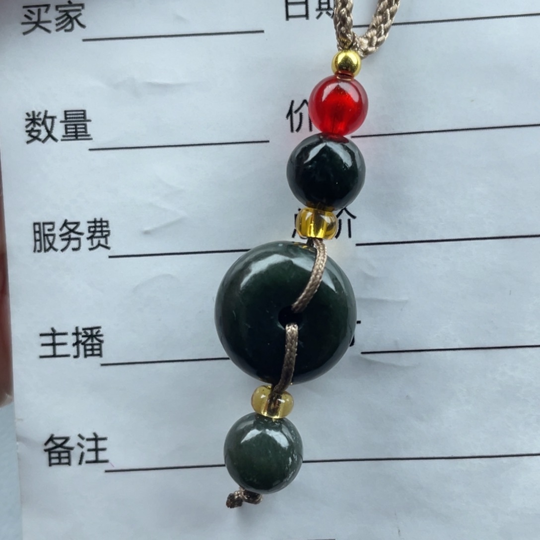 颈饰未镶嵌和田玉智****。