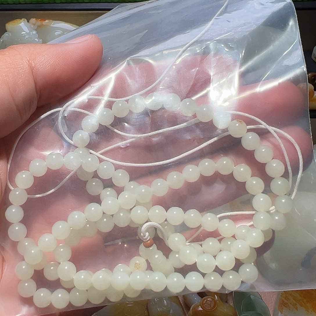 苏***卿和田玉未镶嵌颈饰