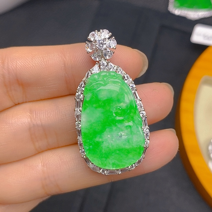 亦***予翡翠银S925镶嵌颈饰