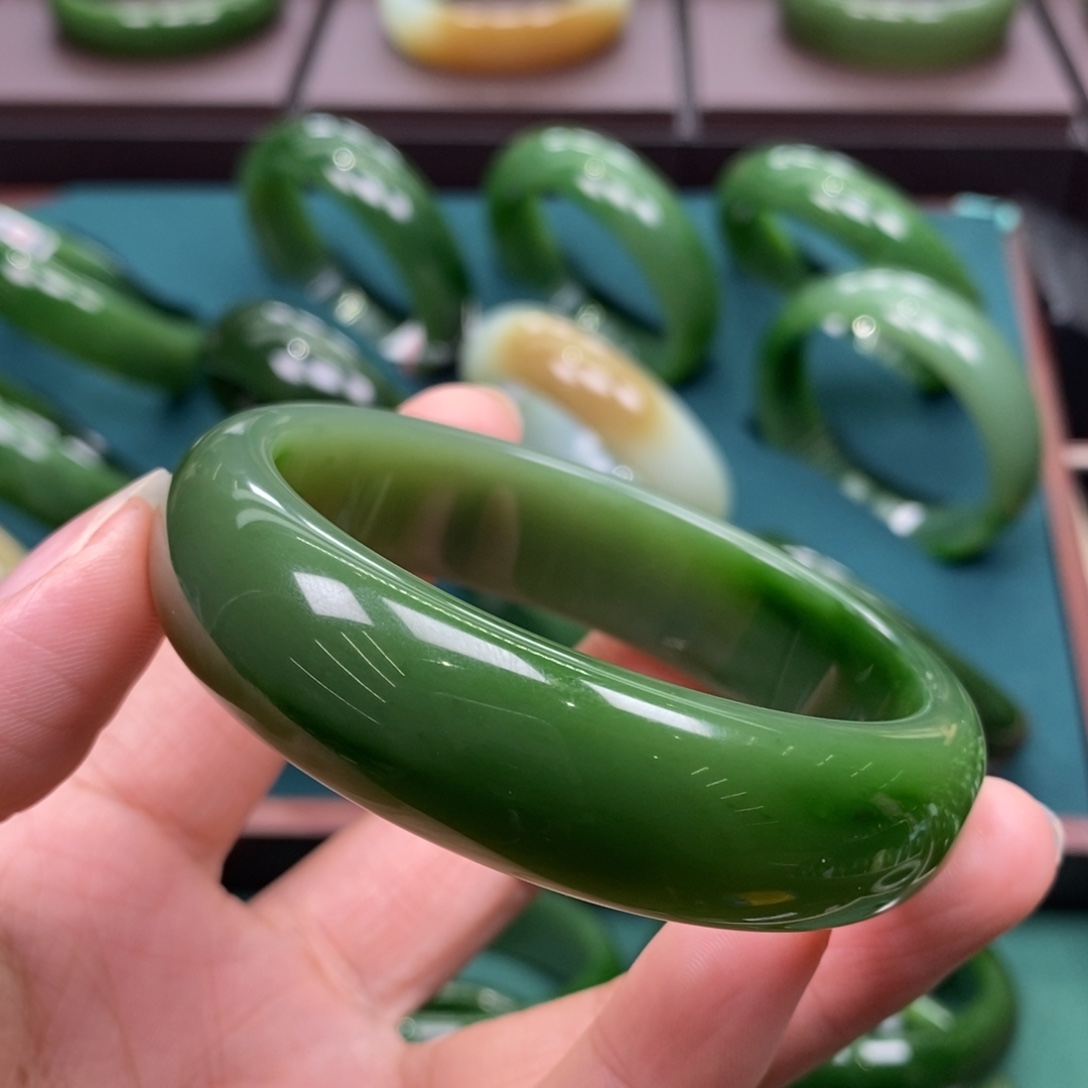 和田玉（碧玉）未镶嵌手镯