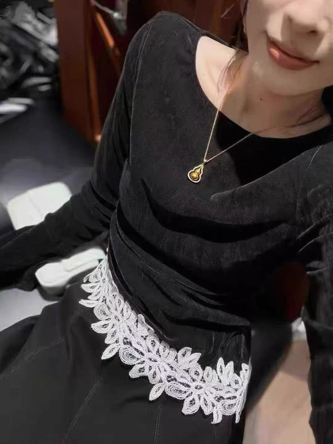 秋季新款长袖丝绒女士修身显瘦蕾丝花边拼接打底T恤