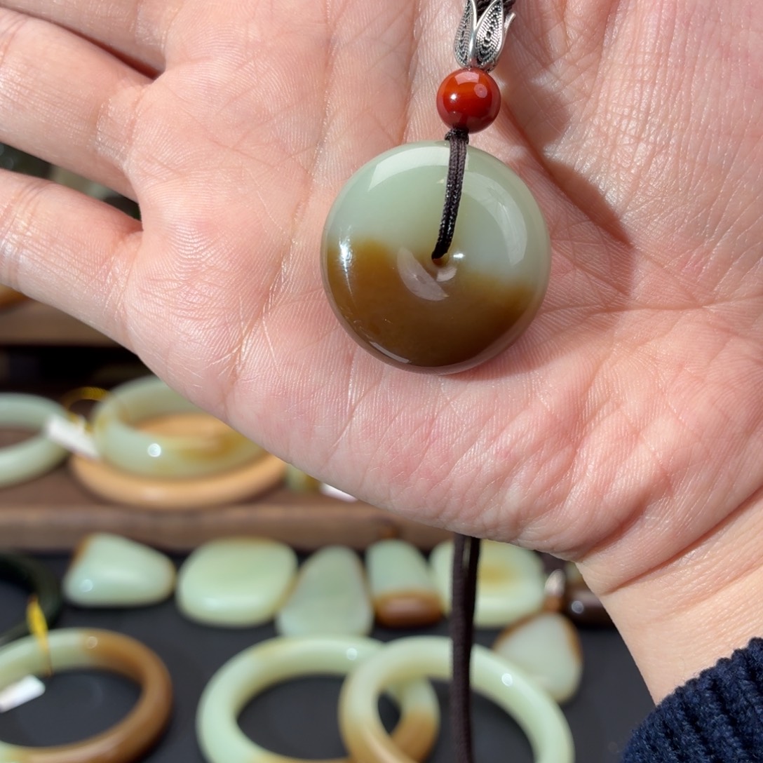 和田玉（糖玉）未镶嵌颈饰