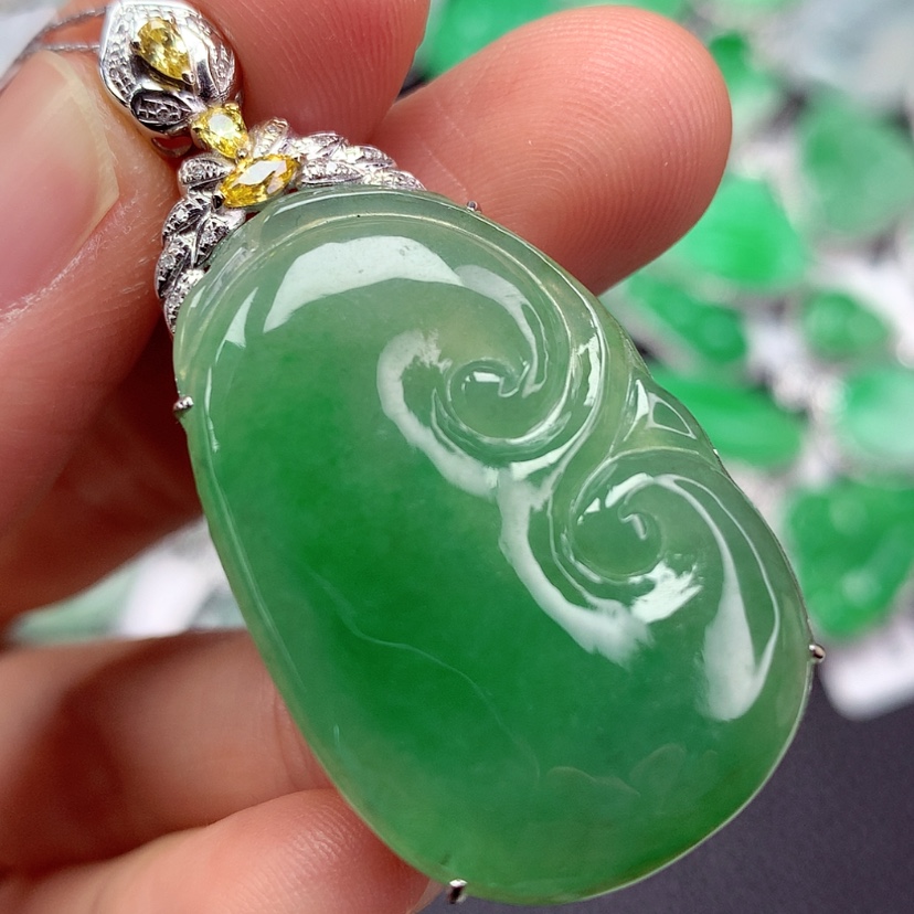 【闪购商品】翡翠颈饰18K金镶嵌如意