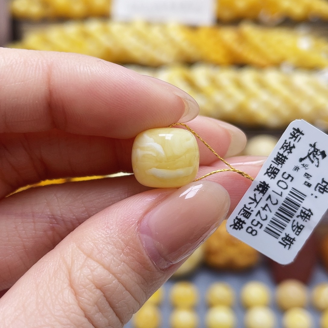 琥珀裸石未镶嵌蜜蜡老型12.2*10.7mm