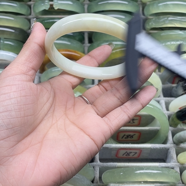 蛇纹石玉未镶嵌手镯187