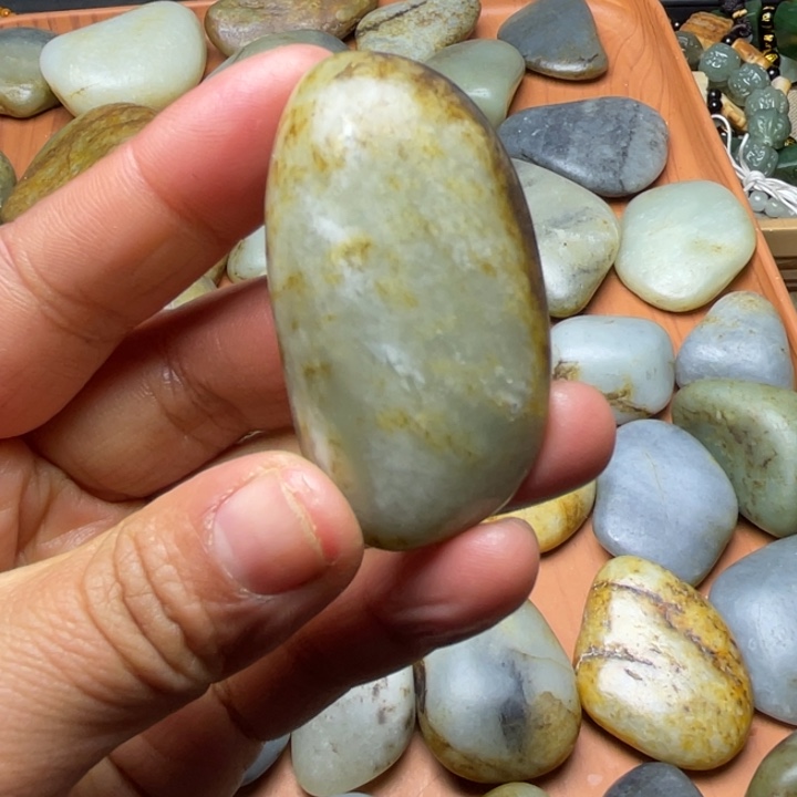 和田玉未镶嵌珠宝半成品