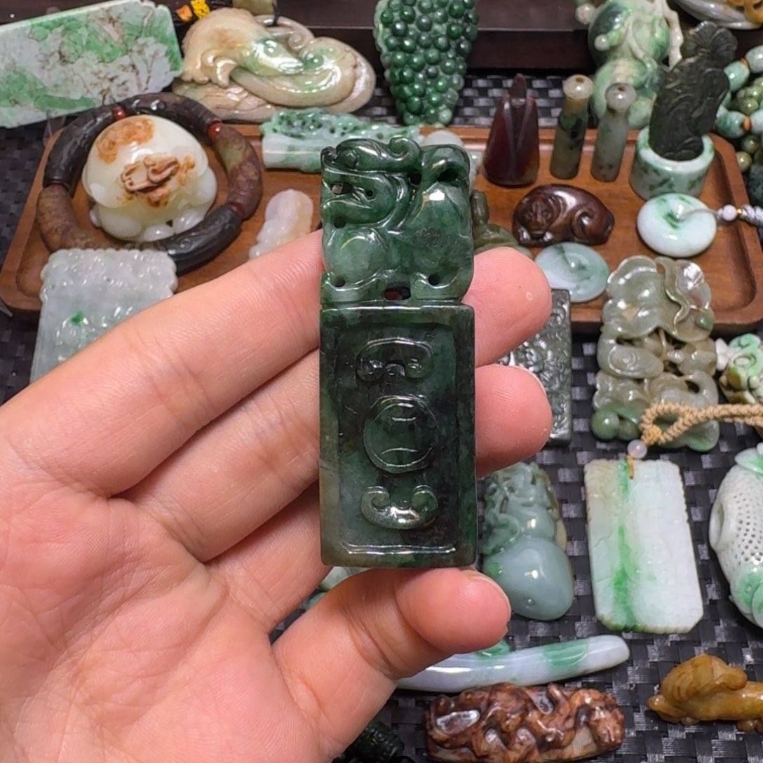 翡翠未镶嵌颈饰诗***方翡翠颈饰未镶嵌