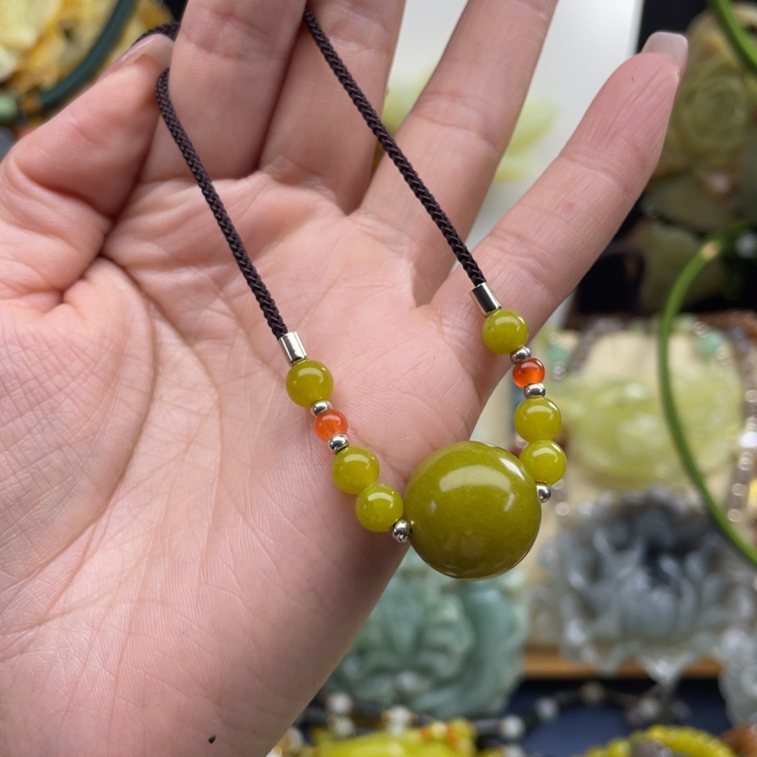 蛇纹石玉未镶嵌颈饰