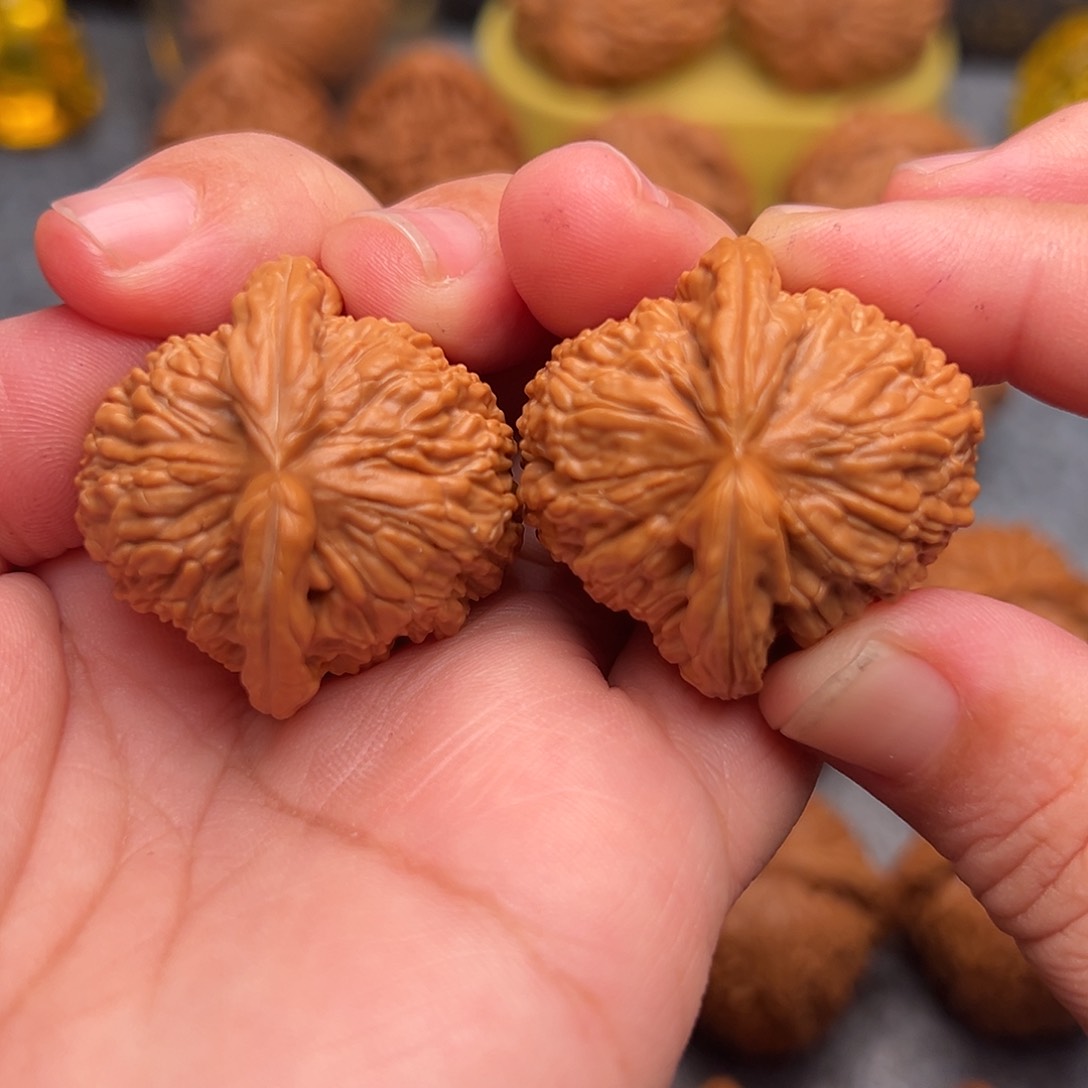 文玩核桃把件35全品粗棱白狮子