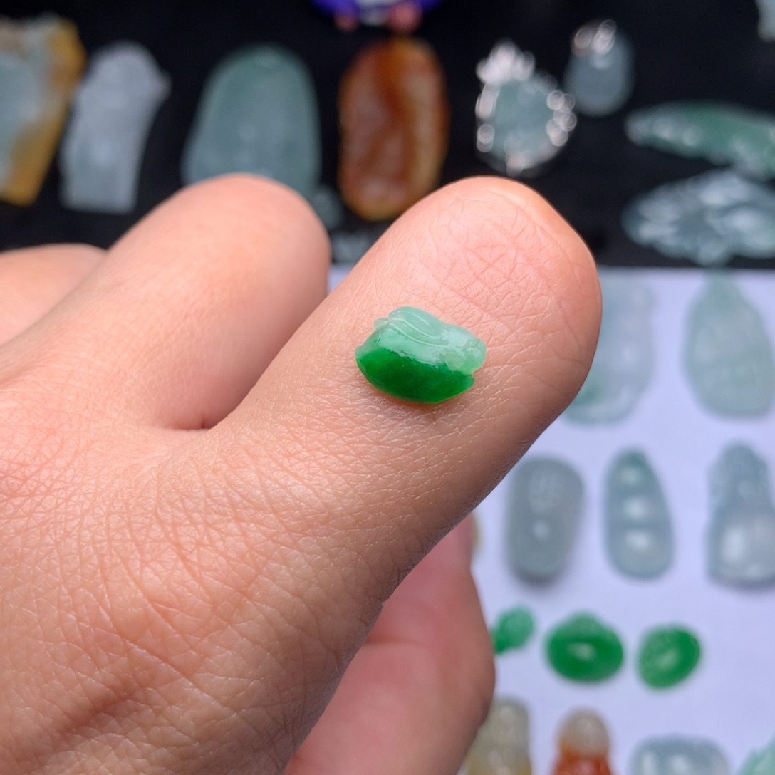 定制翡翠未镶嵌白兔