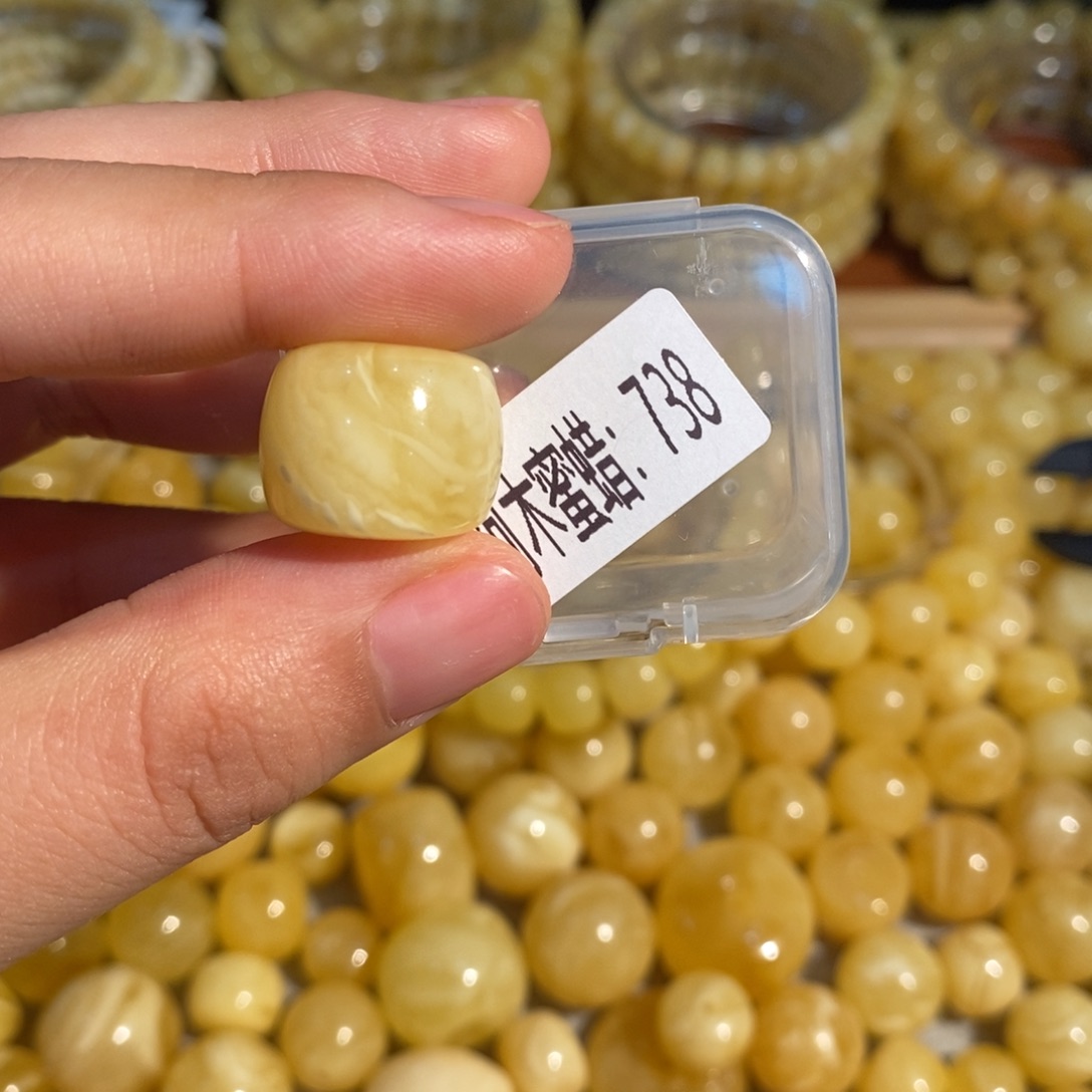 未镶嵌琥珀珠宝奇石738