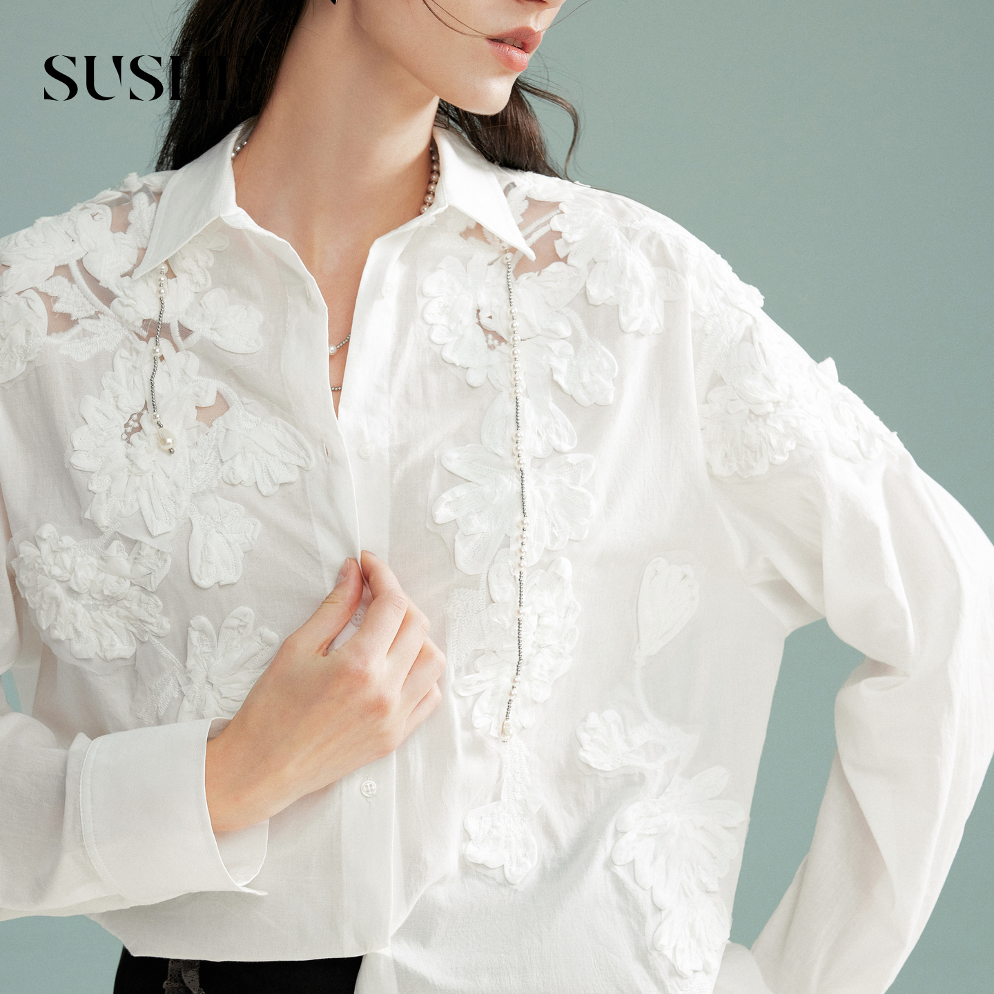 束皙SUSHE 浮春 高智感100棉立体浮雕花朵刺绣宽松休闲白色衬衫女