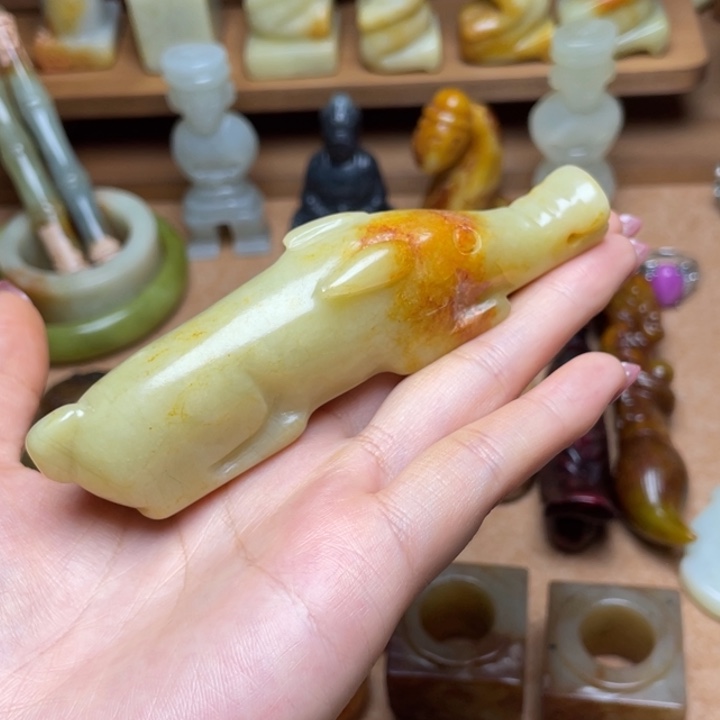 蛇纹石玉未镶嵌颈饰