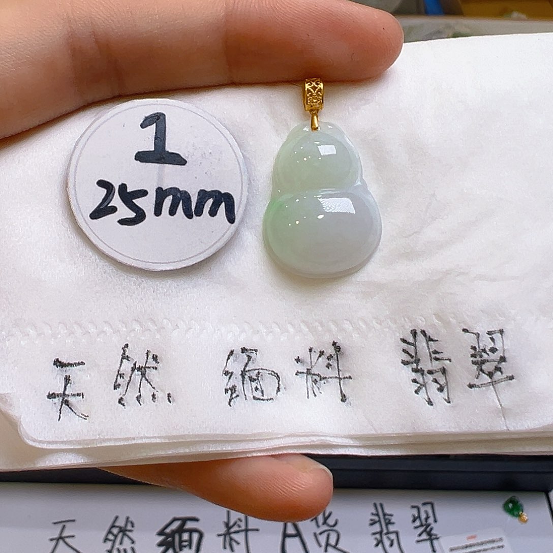 翡翠颈饰18K金镶嵌翡翠