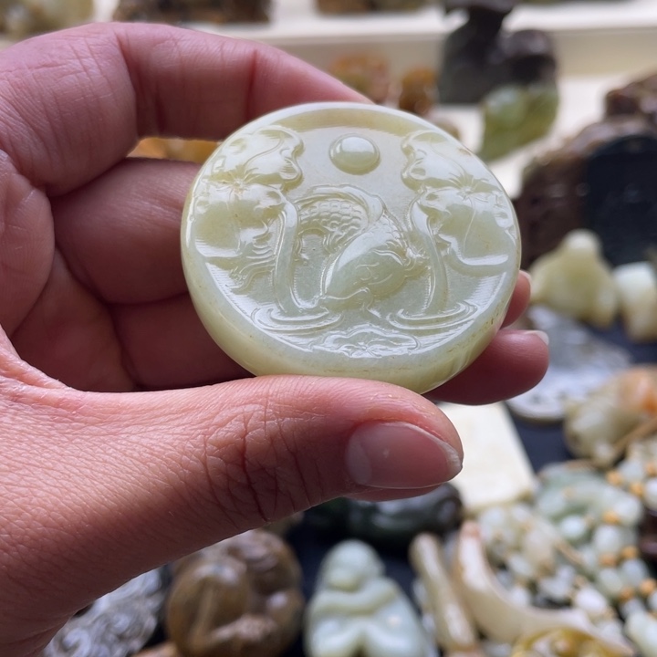 蛇纹石玉颈饰未镶嵌