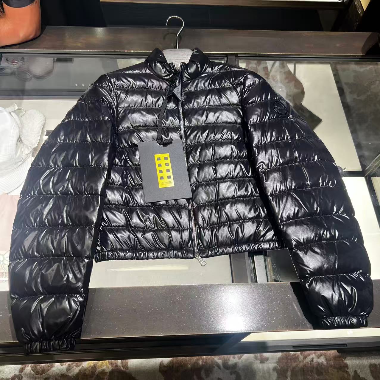 未使用 MONCLER 盟可睐25女款爱德华联名系列Knut短款羽绒服