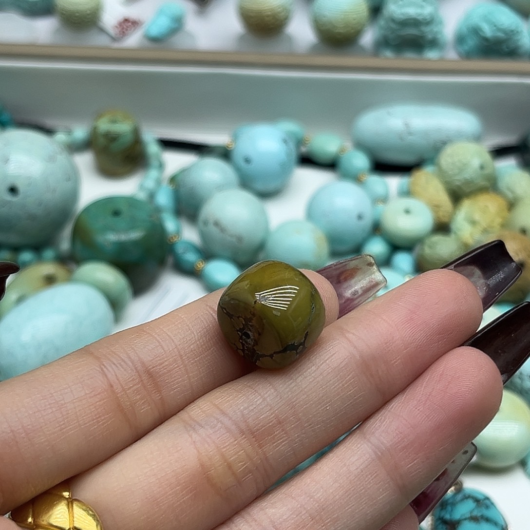 绿松石未镶嵌珠宝奇石