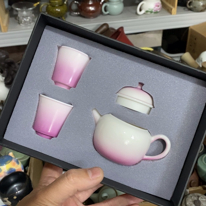 陶瓷艺术品及陶瓷壶