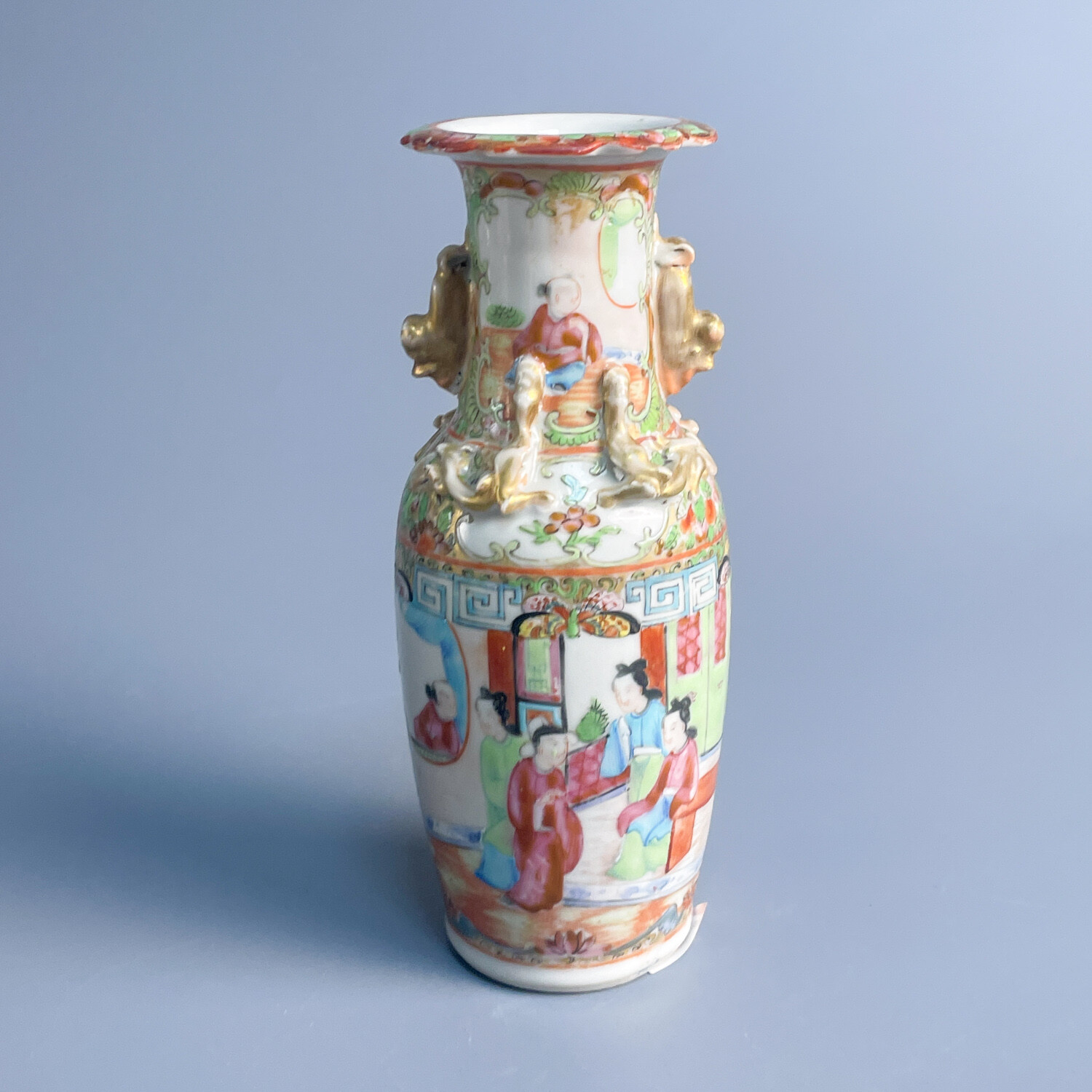 M25LR002C36 - 清光绪广彩花鸟纹堆塑螭龙纹瓶