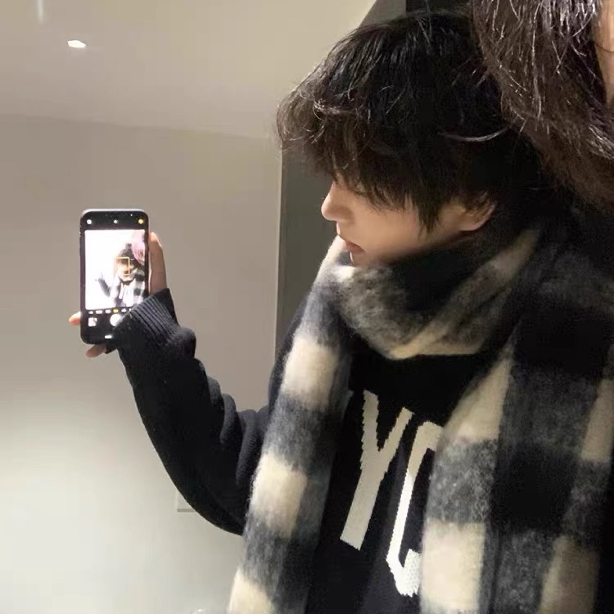 【合集】男款围巾冬季2025新款海马毛黑白格子韩式情侣保暖加厚围脖
