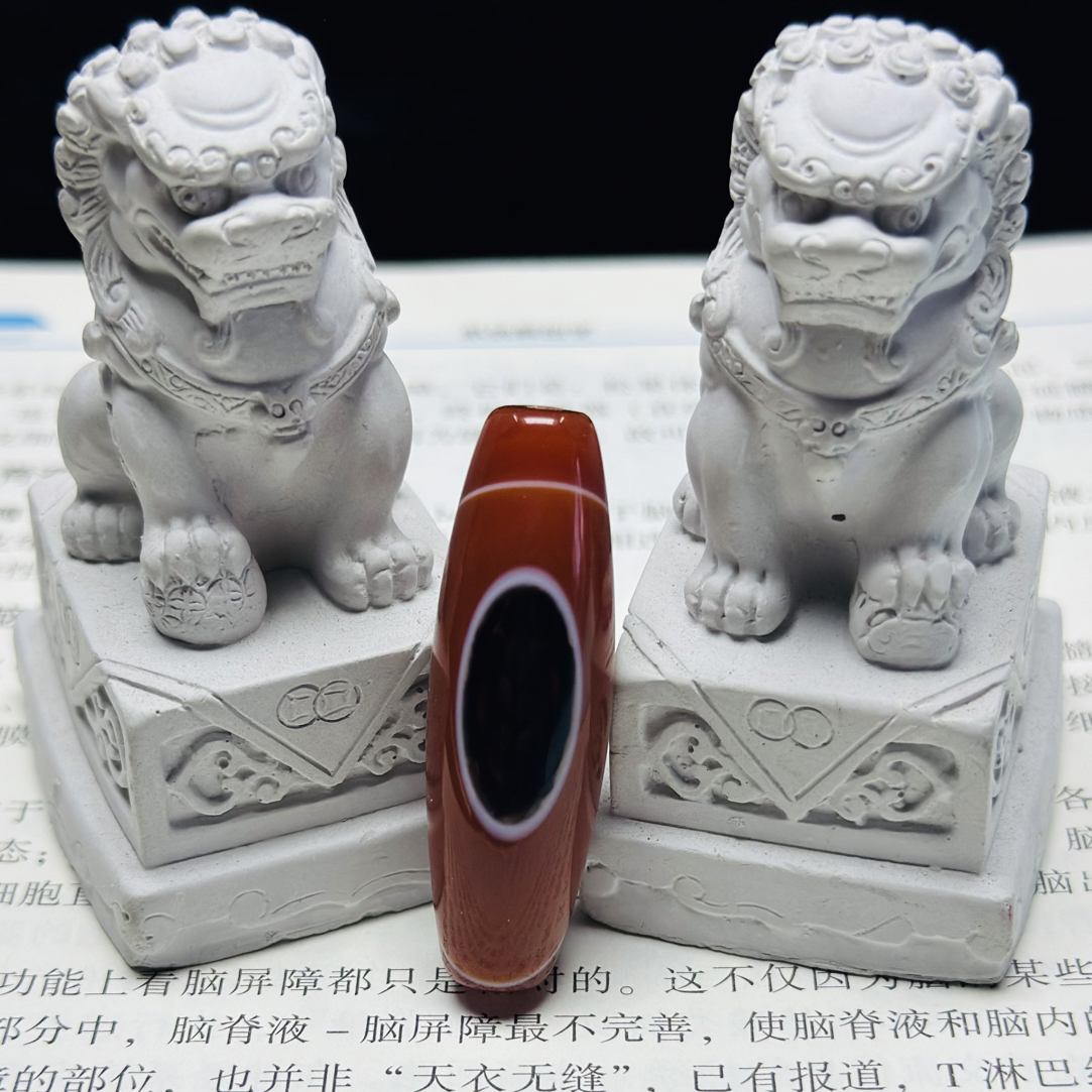 红色黑眼缠丝玛瑙珠