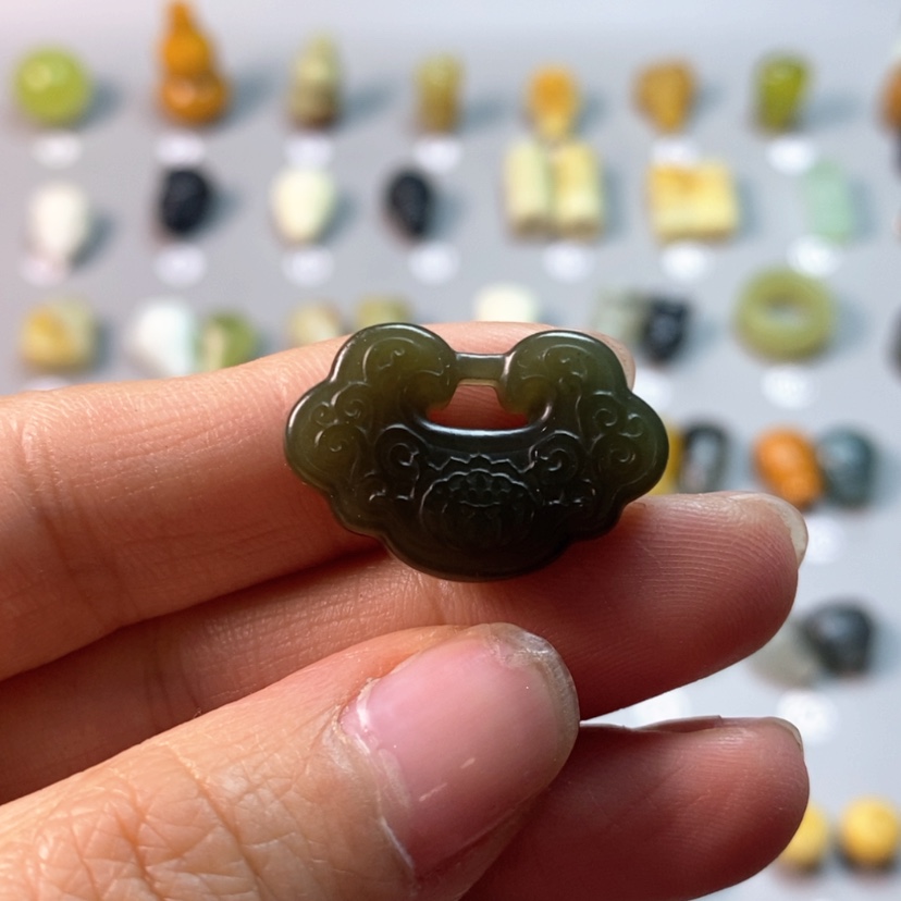 【闪购商品】蛇纹石玉吊坠(不含链)未镶嵌