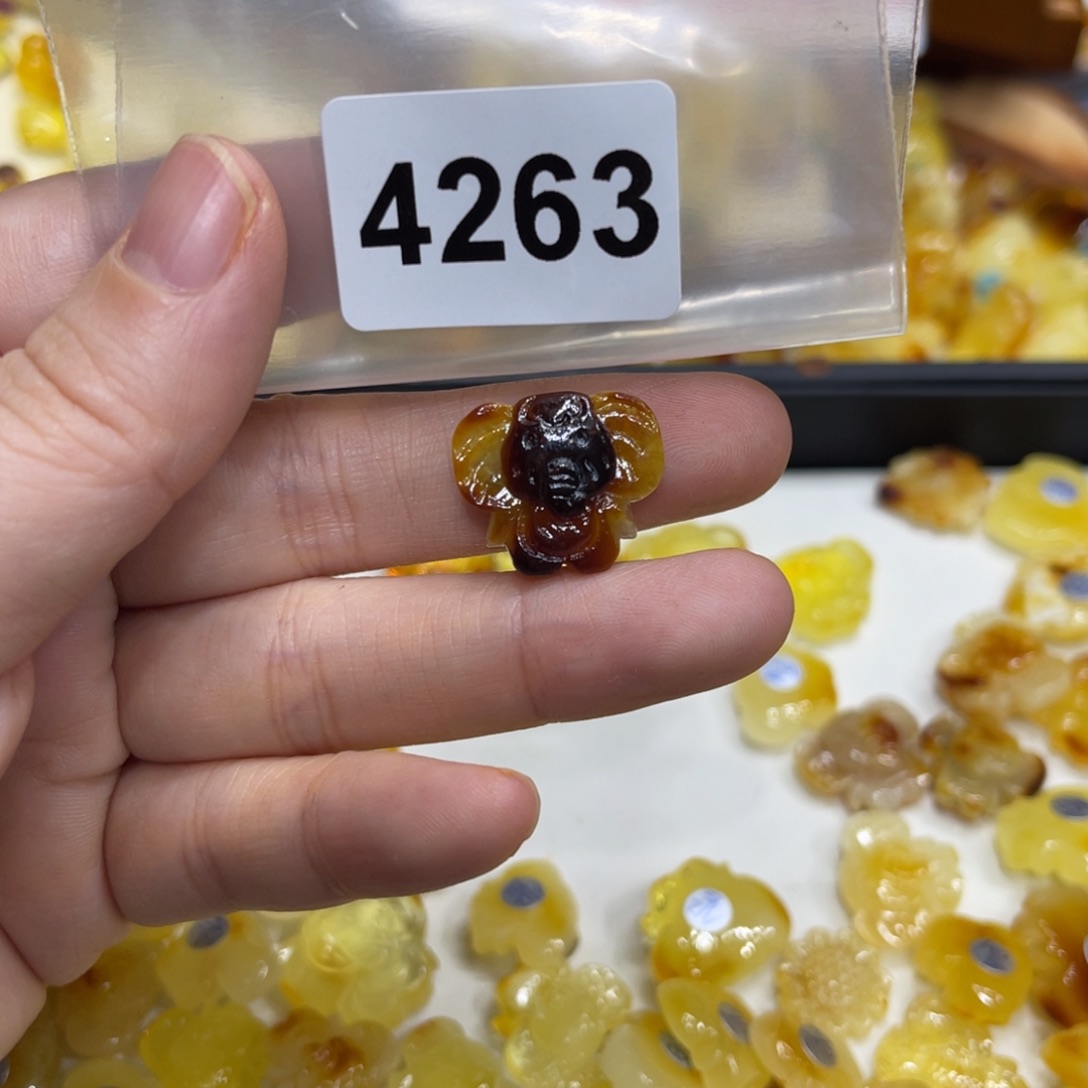 琥珀珠宝奇石未镶嵌