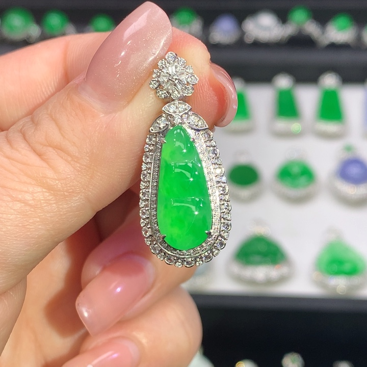 翡翠吊坠(不含链)18K金镶嵌