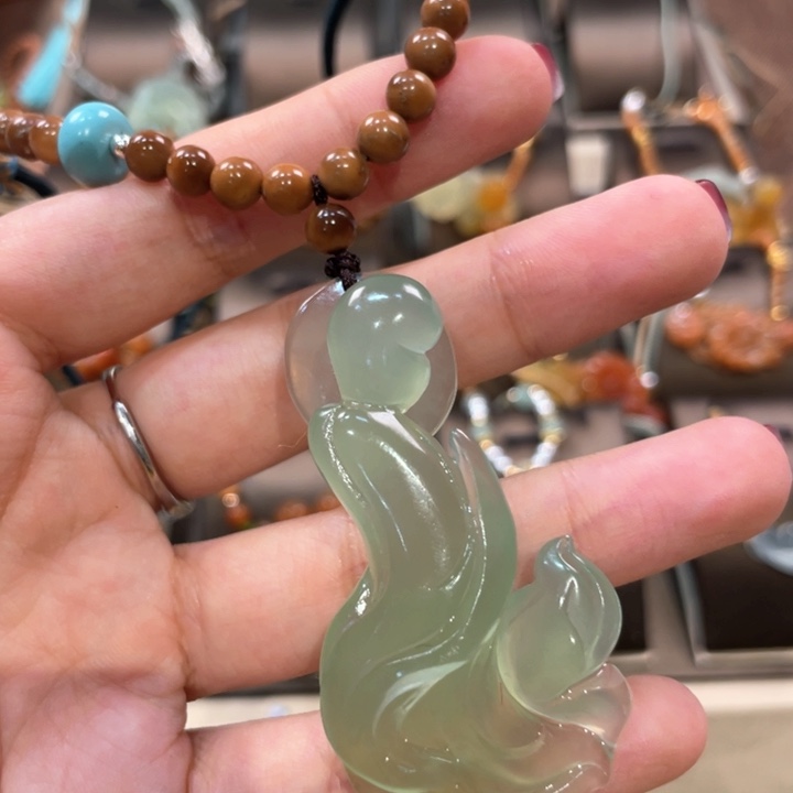 蛇纹石玉颈饰未镶嵌