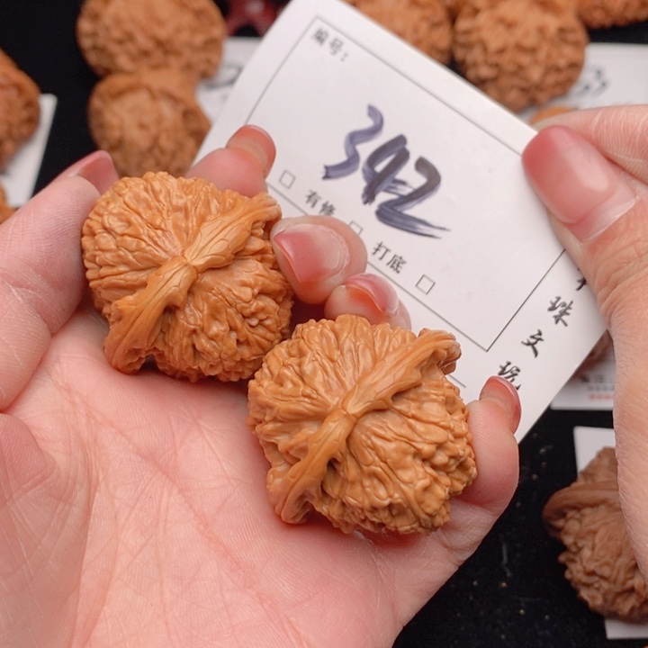 文玩核桃吊坠39白狮子342