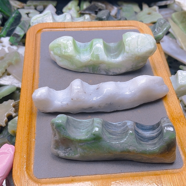 香***落和田玉（糖玉）未镶嵌颈饰