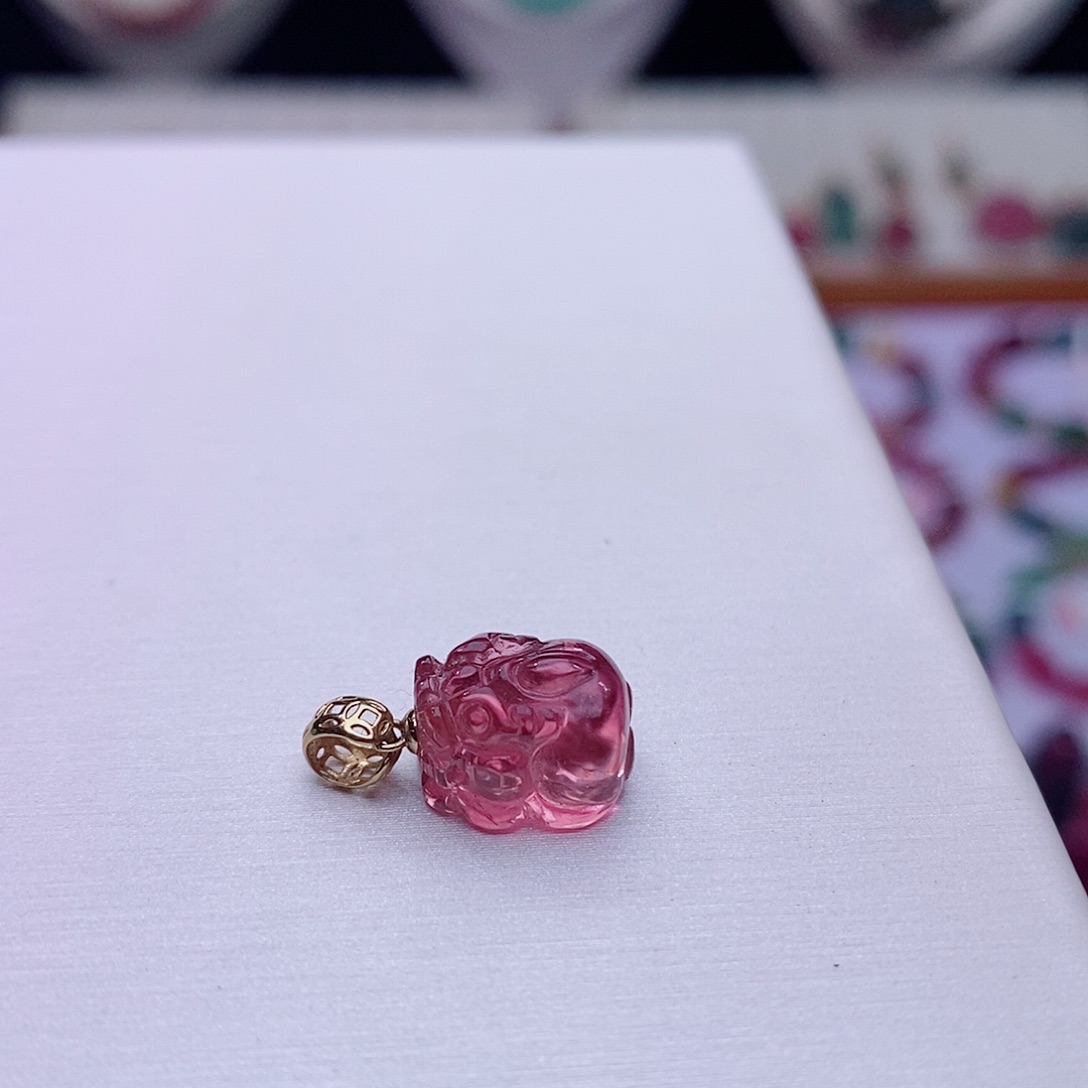 碧玺颈饰18K金镶嵌碧玺貔貅吊坠