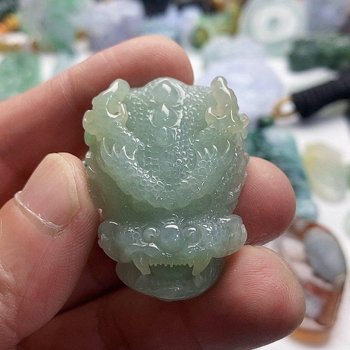 兴***店翡翠未镶嵌颈饰龙