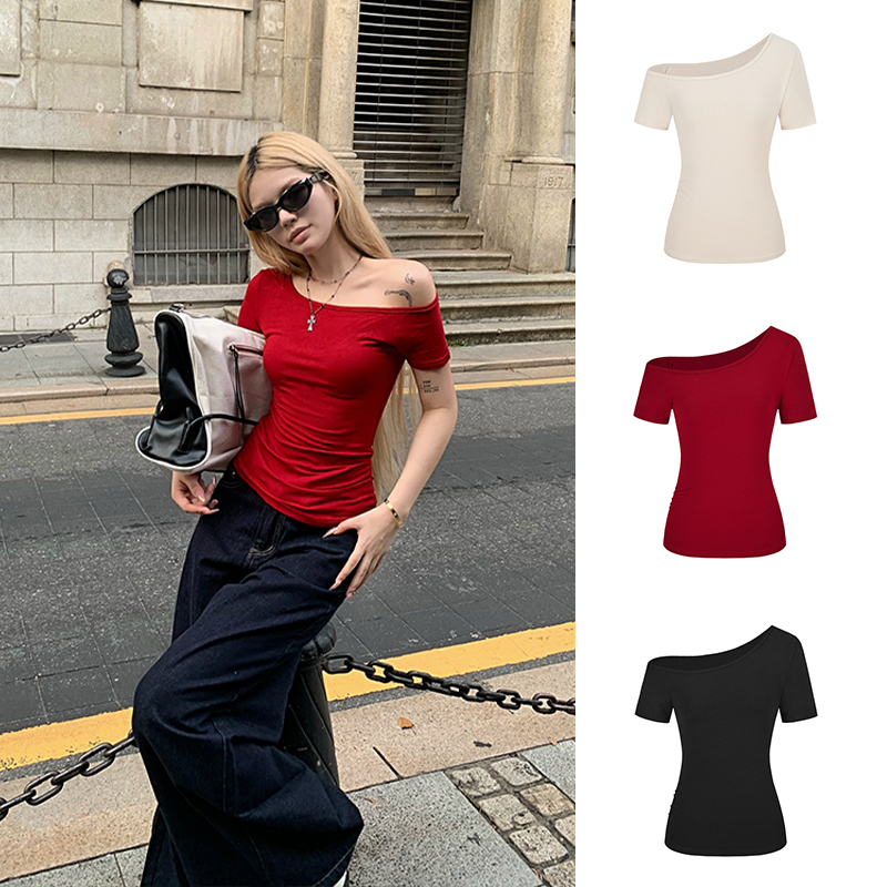 夏季美式辣妹设计感小众红色斜肩短袖T恤女别致修身显瘦露肩上衣