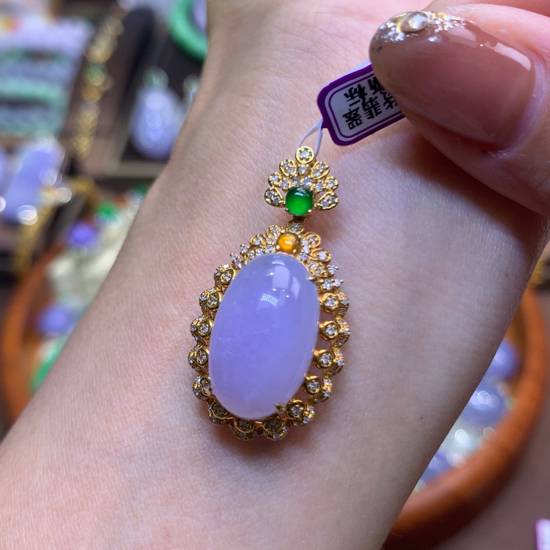 翡翠18K金镶嵌颈饰