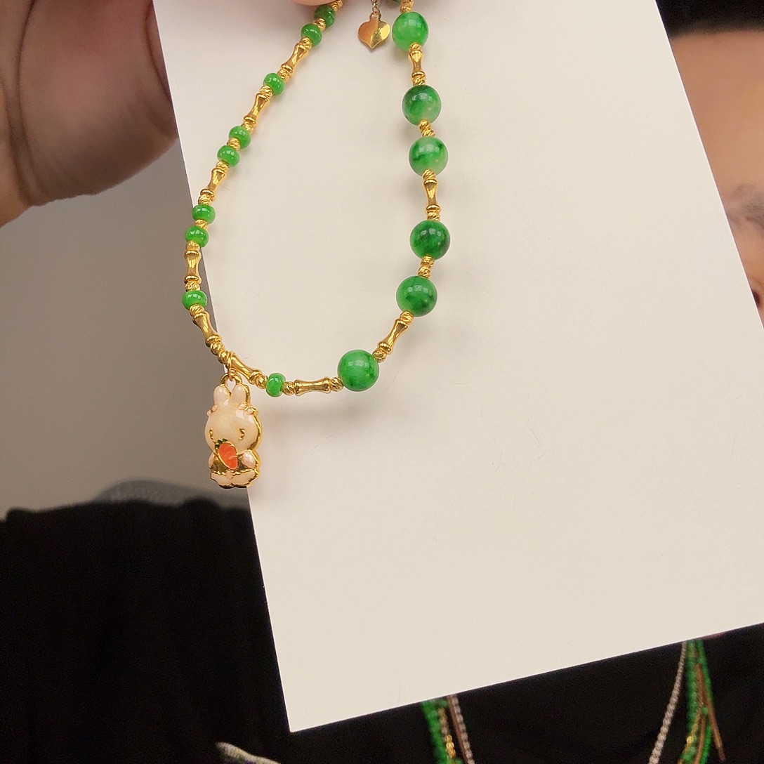 烟***雨翡翠18K金镶嵌颈饰一件