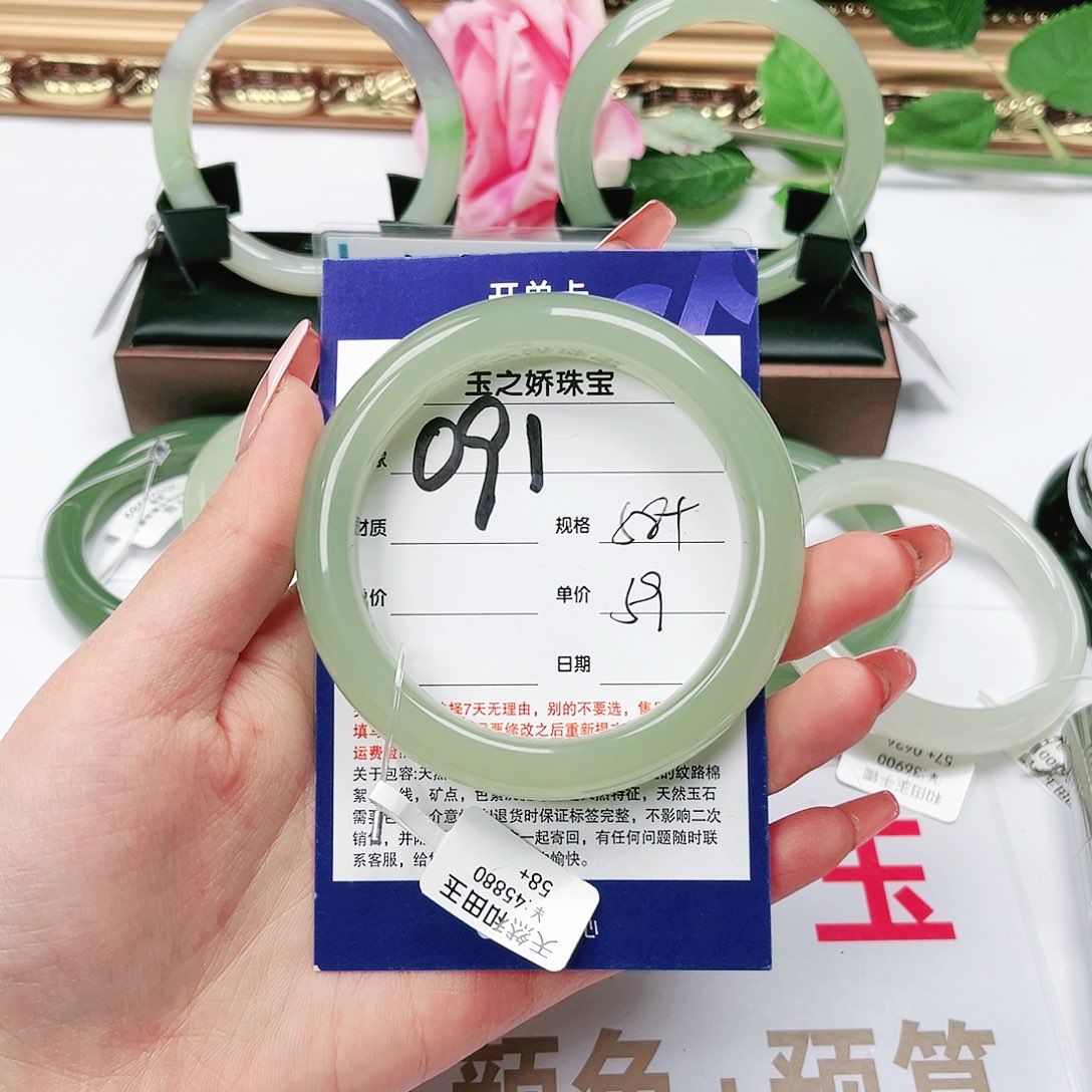 和田玉手镯未镶嵌