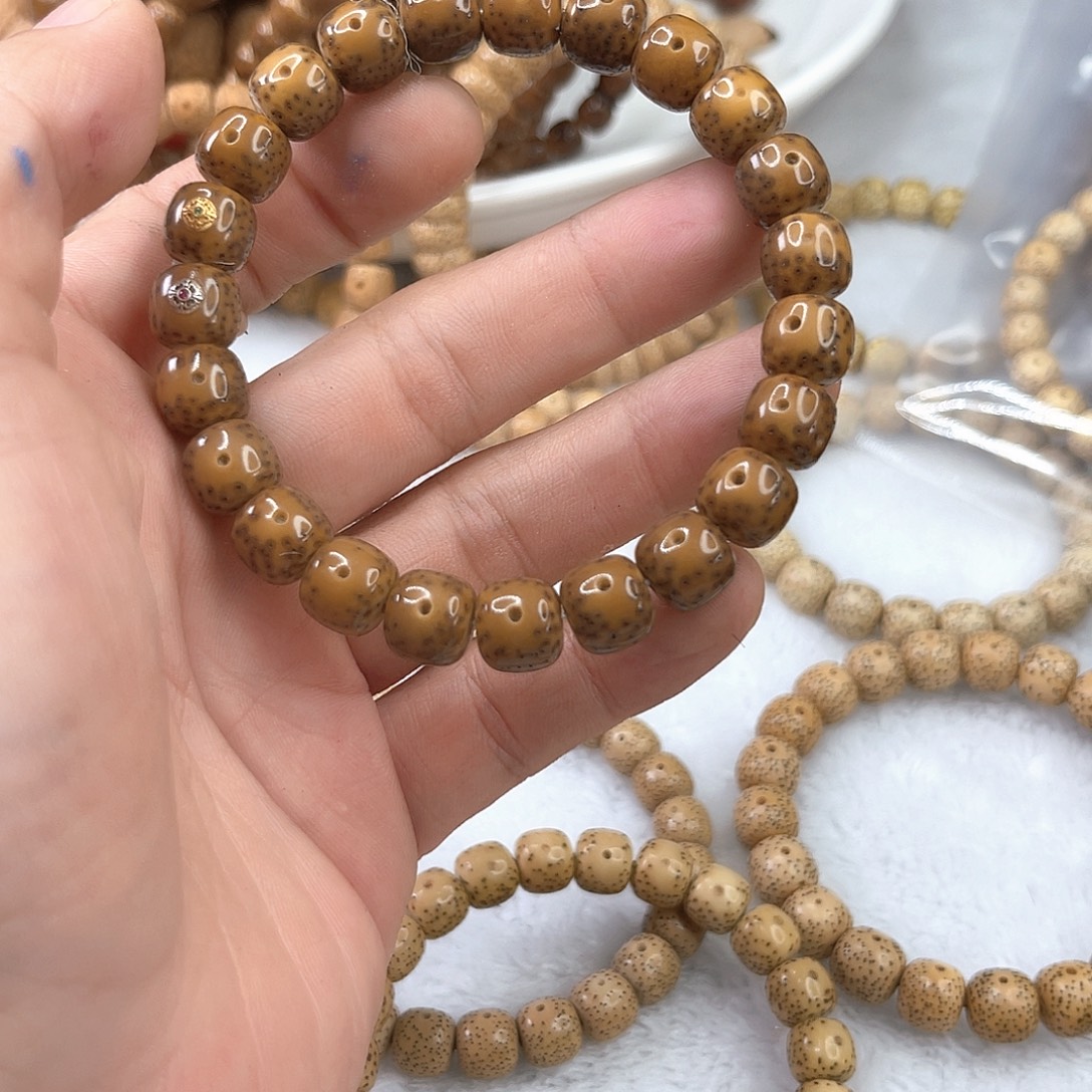 黄****吊坠星月菩提石玉料