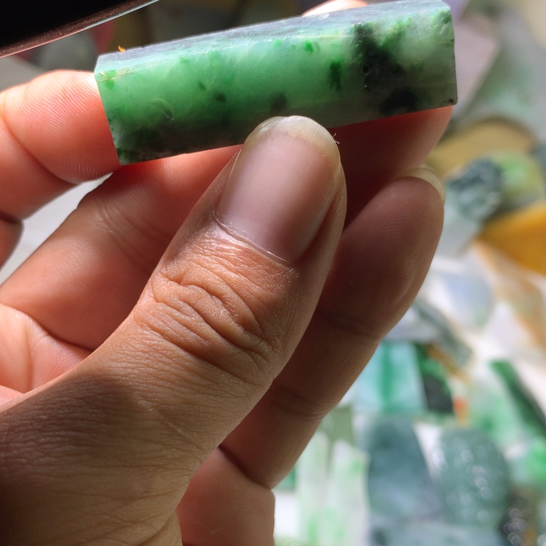 【闪购商品】定制翡翠未镶嵌天然翡翠原石吊坠