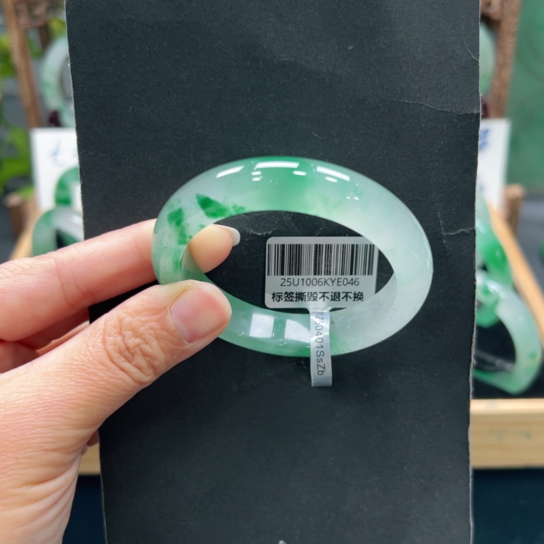 石英质玉未镶嵌手镯➕佳佳50