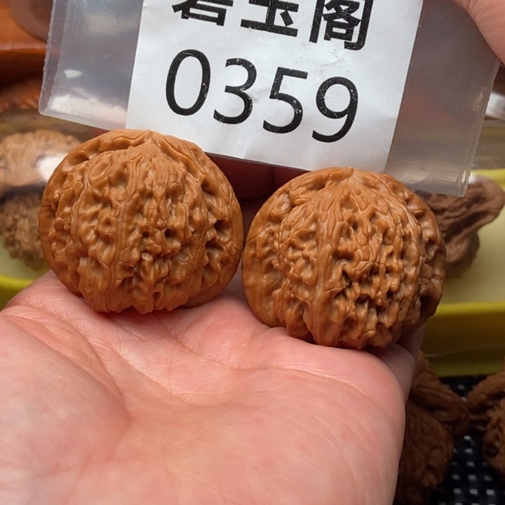 文玩核桃吊坠白狮子全品43