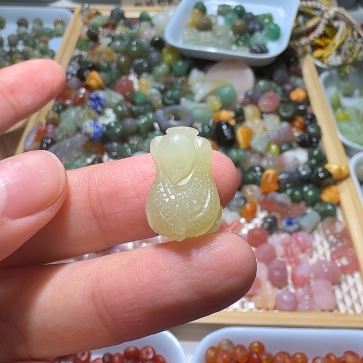 和田玉未镶嵌珠宝半成品鹰***鹰