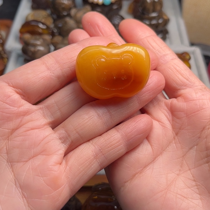 琥珀未镶嵌颈饰瞧皮料